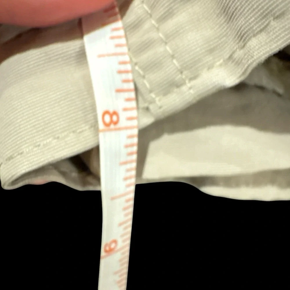 The North Face Shorts Mens Medium Cargo Pockets Hiking Beige Zip Pocket Athletic